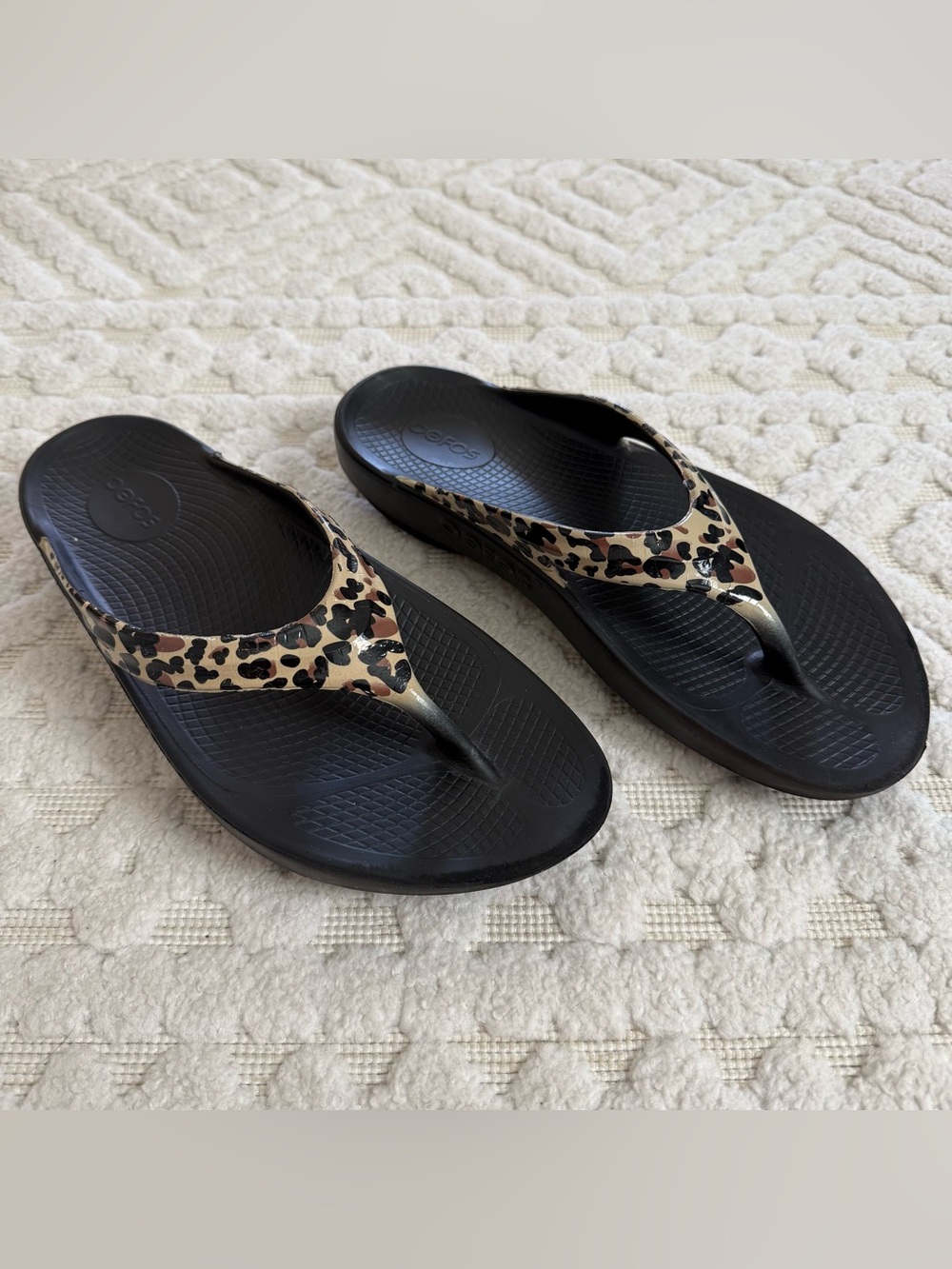 OOFOS Leopard Print Recovery Flip Flops Women’s 11 Comfort Walking Sandals